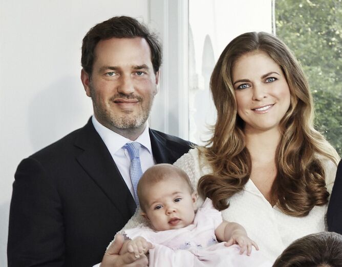 Chris O'Neill e a princesa Madalena com Leonore quando era bebé
