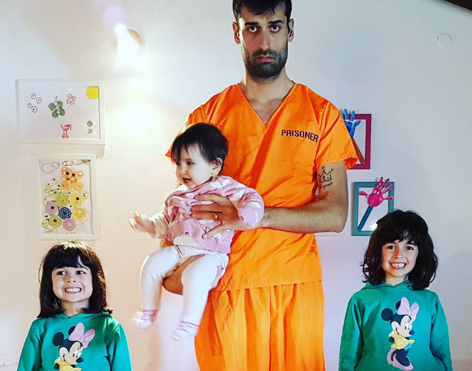 António Raminhos com Maria Rita, Maria Inês e Maria Leonor. O humorista casou-se com Catarina, mãe das meninas, com quem começou a namorar nos bancos da universidade