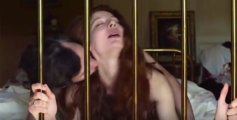 As imagens exclusivas da namorada e da mãe de Salvador Sobral à porta do hospital