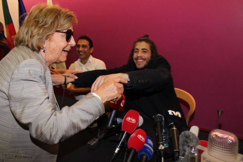 Salvador Sobral e a namorada na Eurovisão