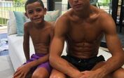 Cristianinho abandonado pela família em dia especial