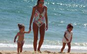 FOTOS EXCLUSIVAS: Fernanda Serrano na praia com os filhos, longe de Pedro Miguel Ramos