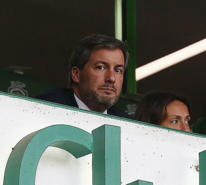 Bruno de Carvalho troca banco de suplentes por tribuna por causa da mulher