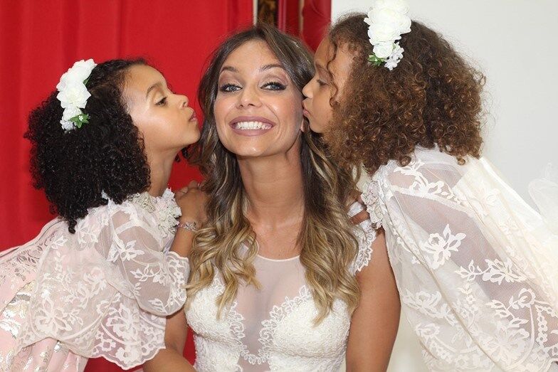 A cantora com as duas filhas, Lyonce e Lyannii
