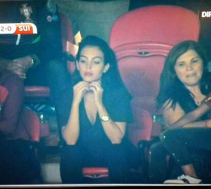 Dolores e Georgina fazem as pazes... por amor a Ronaldo no Estádio da Luz