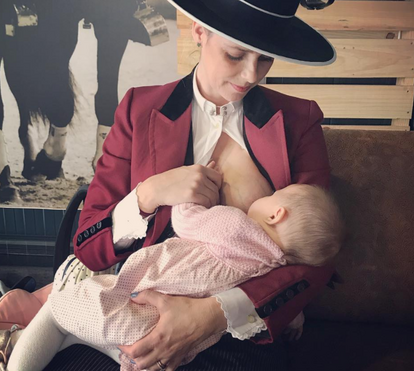 Dália Madruga ataca Cláudio Ramos após críticas a ter amamentado filha em público