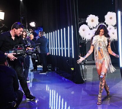 Sara Sampaio deslumbrante em novas imagens do desfile da Victoria's Secret