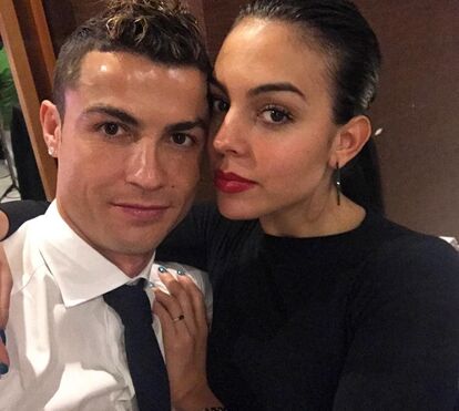 Cristiano Ronaldo e Georgina namoram em Cascais sem os filhos