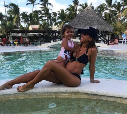 Sem medo de críticas, Carolina Patrocínio exibe barriga aos 7 meses de gravidez