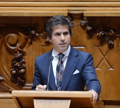 Ex-deputado e secretário de Estado assume-se gay:" Faz parte de mim e convivo com naturalidade”