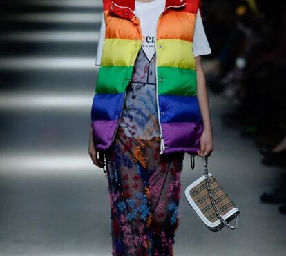 Burberry apoia comunidade LGBTQ com coleção arco-íris