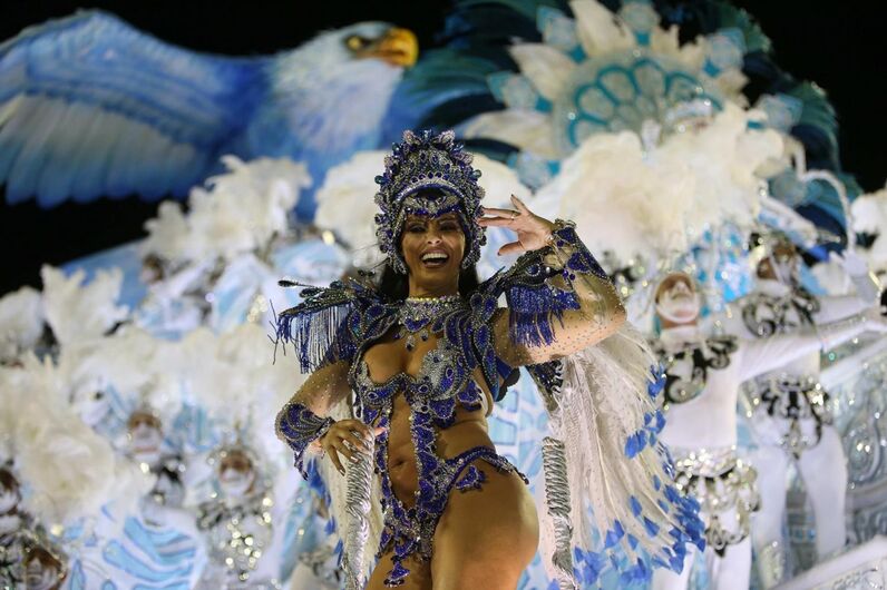 Toda beleza e sensualidade do grupo especial das escolas de samba cariocas