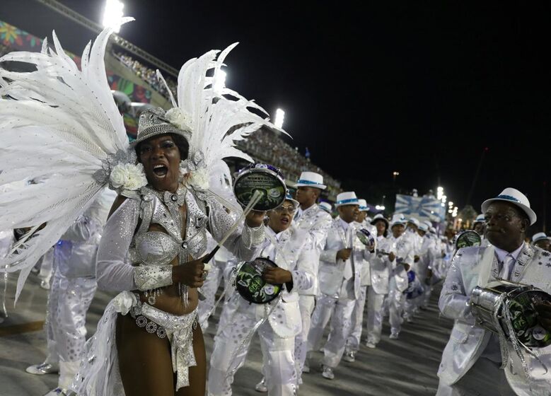 Toda beleza e sensualidade do grupo especial das escolas de samba cariocas