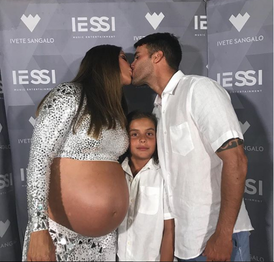 Ivete Sangalo com o marido, Daniel Cady, e o filho, Marcelo