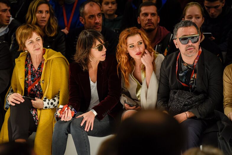 Recém-casadas, Gabriela Sobral e Inês Herédia divertem-se na ModaLisboa