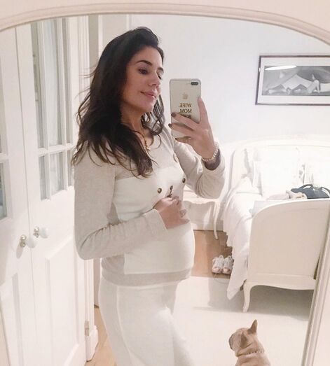 Mia Rose mostra tendência excêntrica para grávidas