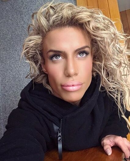 O extravagante e camaleónico Carlos Costa