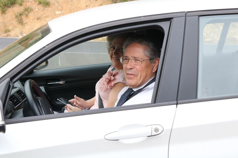 Primeiras imagens: Sofia Arruda faz casamento à porta fechada em quinta na Ericeira 