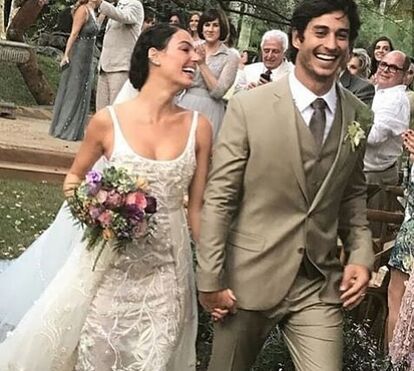 Ísis Valverde já é uma mulher casada e nós mostramos os detalhes da cerimónia