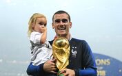A gaiola dourada do Mundial: campeão pela França tem avós portugueses