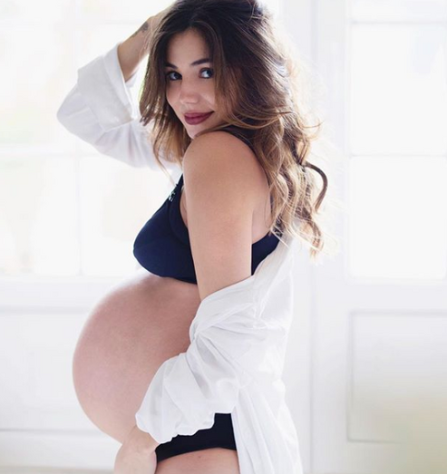 Mia Rose deliciada com o filho Mateus