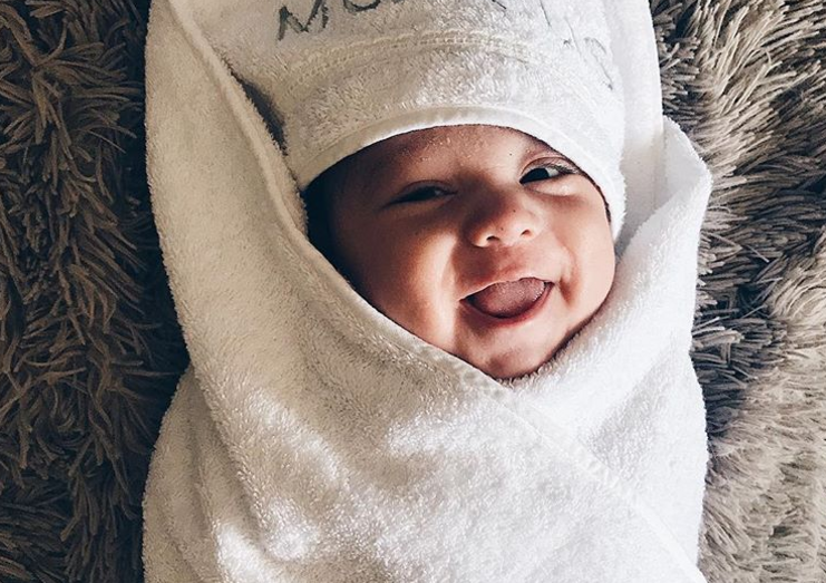 Mia Rose deliciada com o filho Mateus