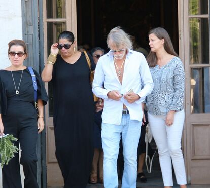 Mundo da moda em lágrimas, devastado, no último adeus a Paulo Macedo