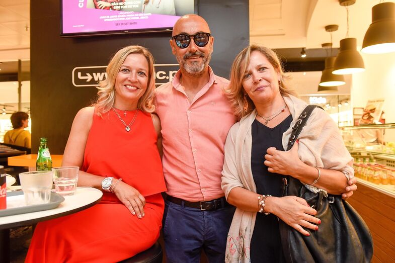 Rui Oliveira, marido de Manuel Luís Goucha, foi à apresentação com duas amigas