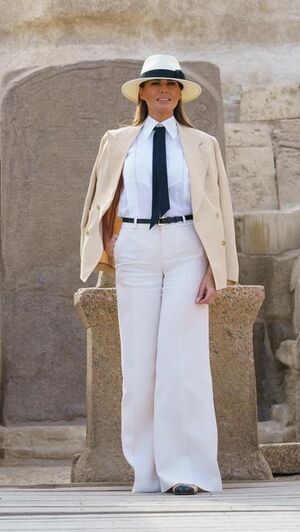 Viagem a África: Melania Trump criticada pelo estilo colonial