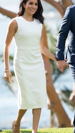 Grávida e muito elegante, Meghan exibe orgulhosamente brincos de Diana em visita a Sydney