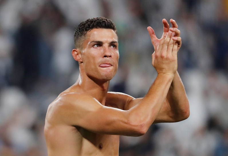 Cristiano Ronaldo Perde Bola De Ouro Flashes Flash