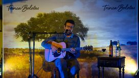 Famosos celebram Magusto com vinho tinto no bairro do Beato, em Lisboa, ao som de Miguel Araújo