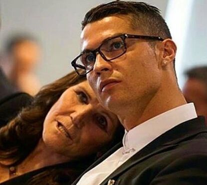 Cristiano Ronaldo agradece carinho dos vários cantos do mundo com Dolores Aveiro e realça empenho da equipa médica