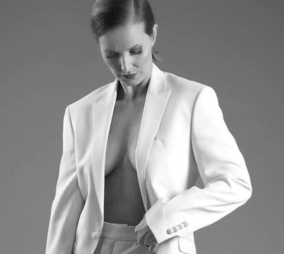 Outra vez maminhas! Cristina Ferreira mostra corpo... para vender ténis