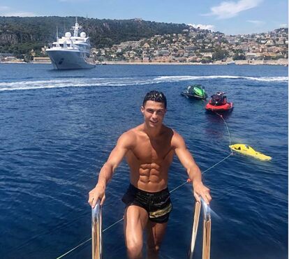Já viu o novo destino de Cristiano Ronaldo? Craque volta aos iates de luxo