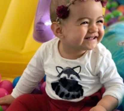 Tão crescida e fofa! Os primeiros passinhos de Alana Martina