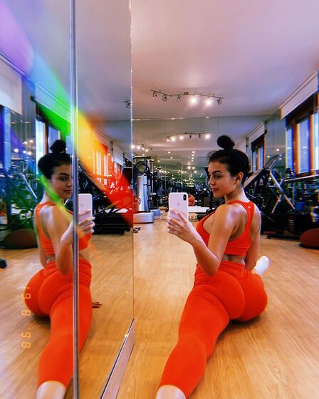 Que obsessão! As poses favoritas de Georgina Rodríguez