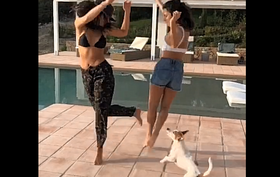 Sara Matos dança com amiga na rede social da moda