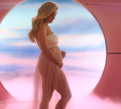 Surpresa! Katy Perry anuncia aos fãs que está grávida através do seu novo videoclipe