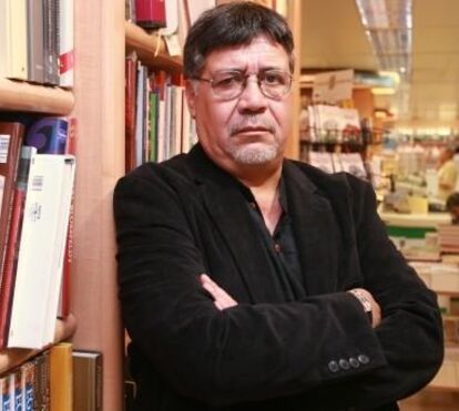 Mulher Luís Sepúlveda desmente coma do escritor chileno