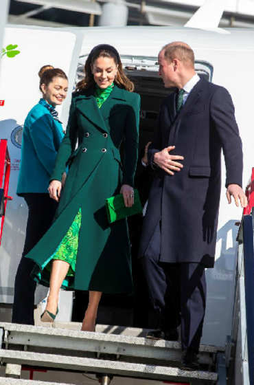 Kate Middleton rouba todos os olhares ao chegar à Irlanda