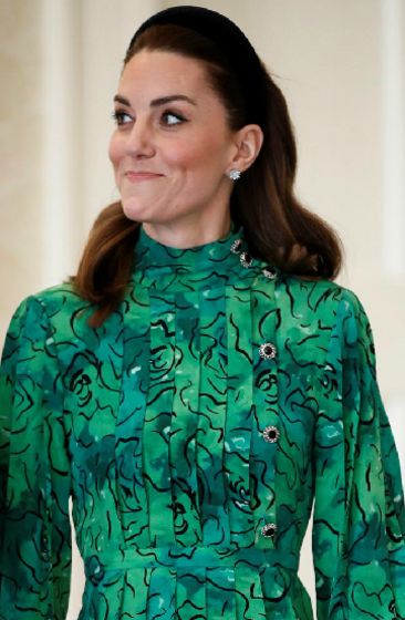Kate Middleton rouba todos os olhares ao chegar à Irlanda