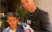 Imagem polémica de Cristiano Ronaldo com o filho está a ser usada para manchar carreira do craque