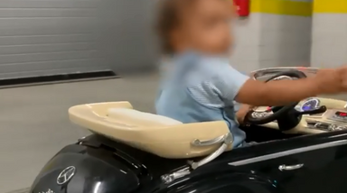 Filhos do namorado de Rita Pereira divertem-se na garagem com Mercedes de luxo