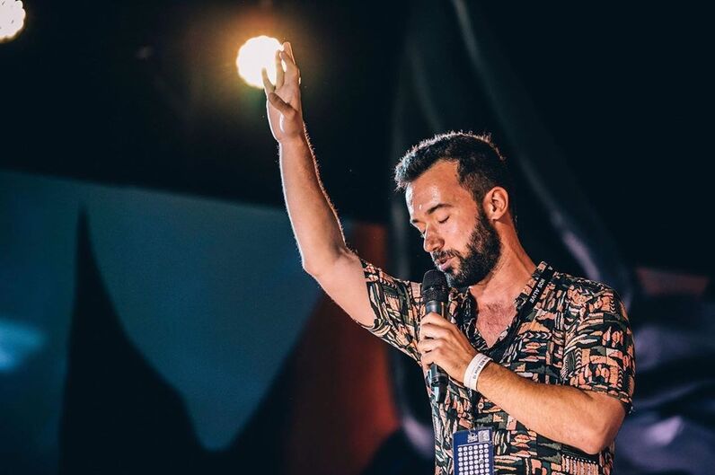 Conheça o humorista da equipa de Ricardo Araújo Pereira que quis gozar com a morte de Pedro Lima