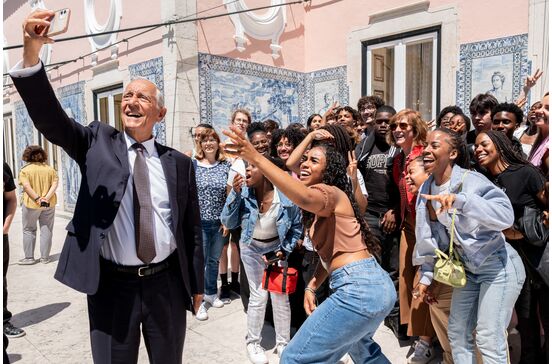 Marcelo Rebelo de Sousa tira selfie com os jovens