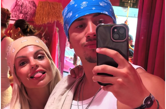 Fanny Rodrigues mostra fotos de férias em Ibiza com o filho e o namorado