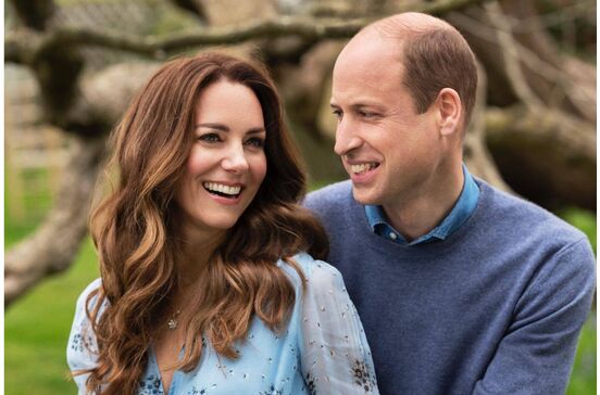 William e Kate, os Príncipes de Gales, juntos num momento de carinho