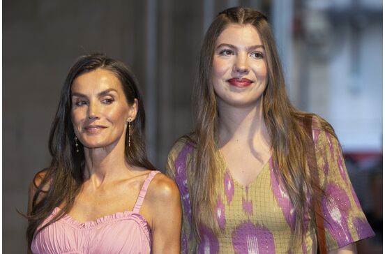 Rainha Letizia e Princesa Leonor num evento