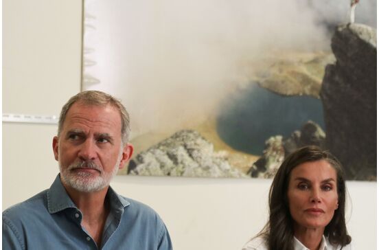 Felipe e Letizia visitam áreas afetadas pelos incêndios em Espanha